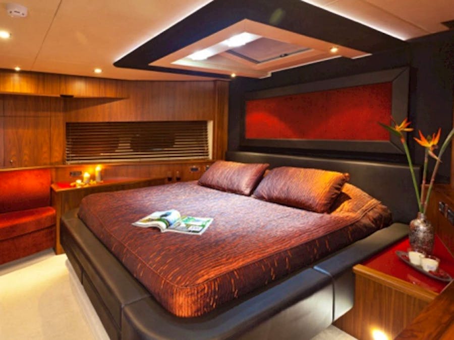 17-luxury-sunseeker-yacht-my-choco-master-cabin.jpg
